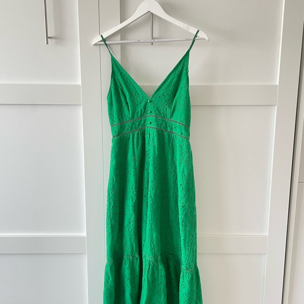 Chic Green Maxi Dress with Eyelet Detail - Picture 6 of 7